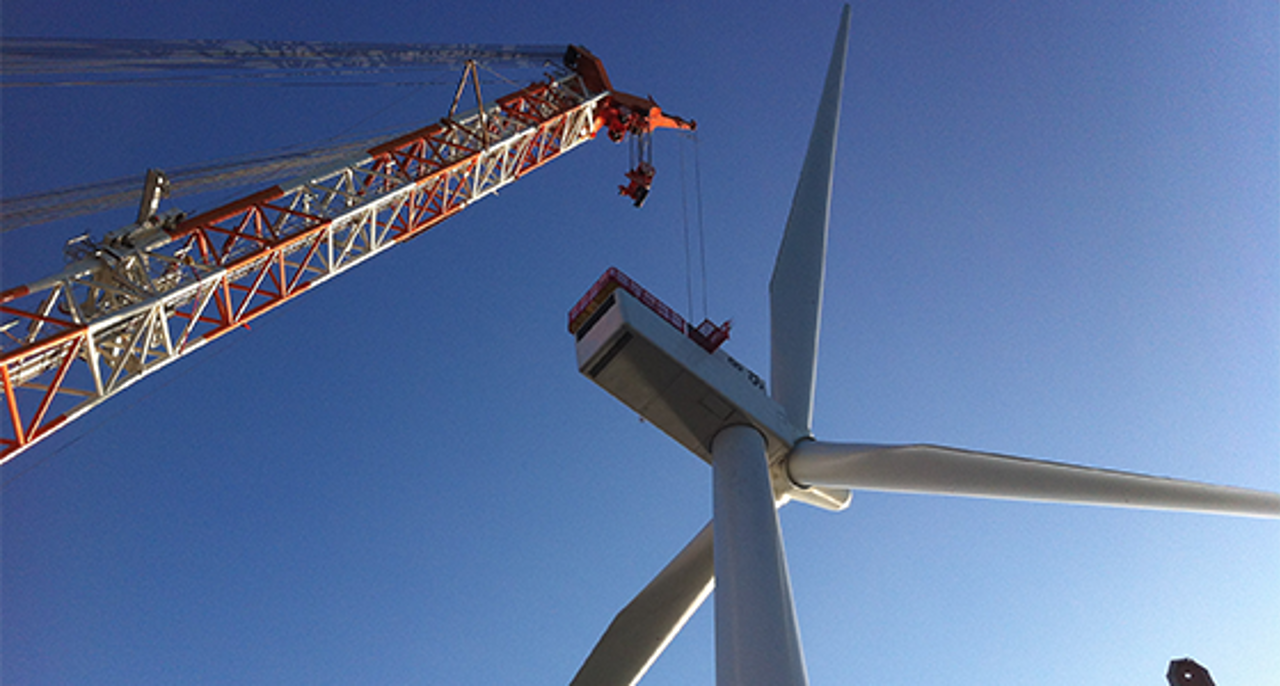 Windrad in Wiederaufbauarbeiten