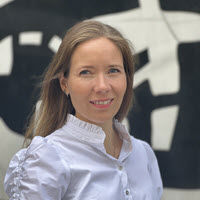 Länchelnde Frau