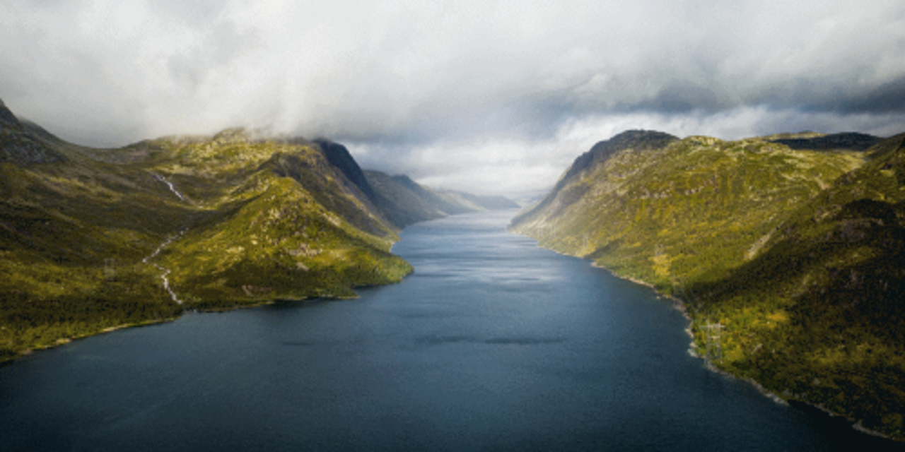 Berge und Fjord