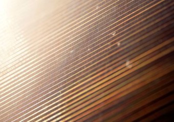 Sonnenstrahlen auf Solarpanel. (Photo: Ole Martin Wold)