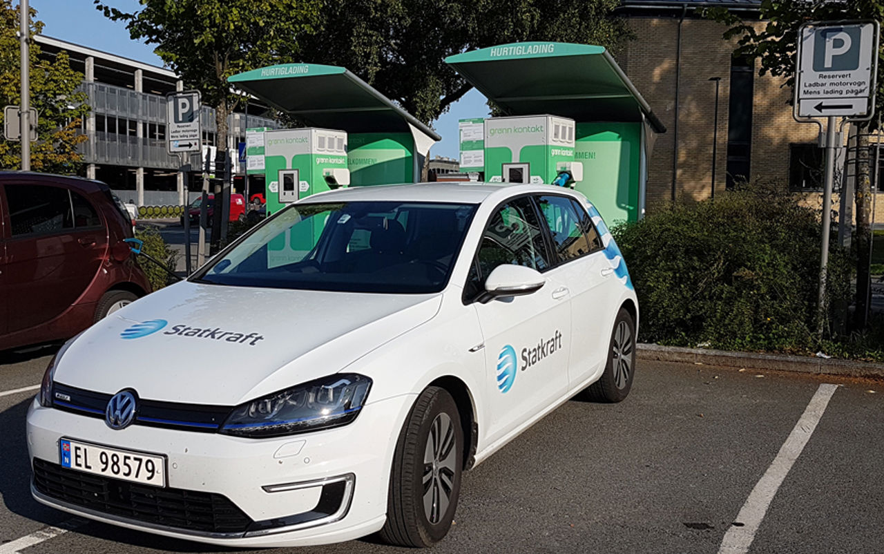 Electric car with Statkraft logo