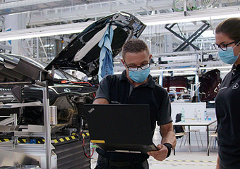 Im Mercedes-Benz Werk