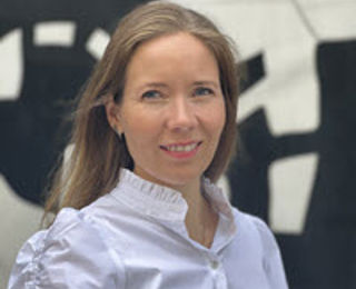 Länchelnde Frau