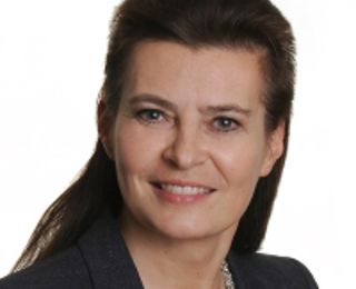 Frau lächelnd