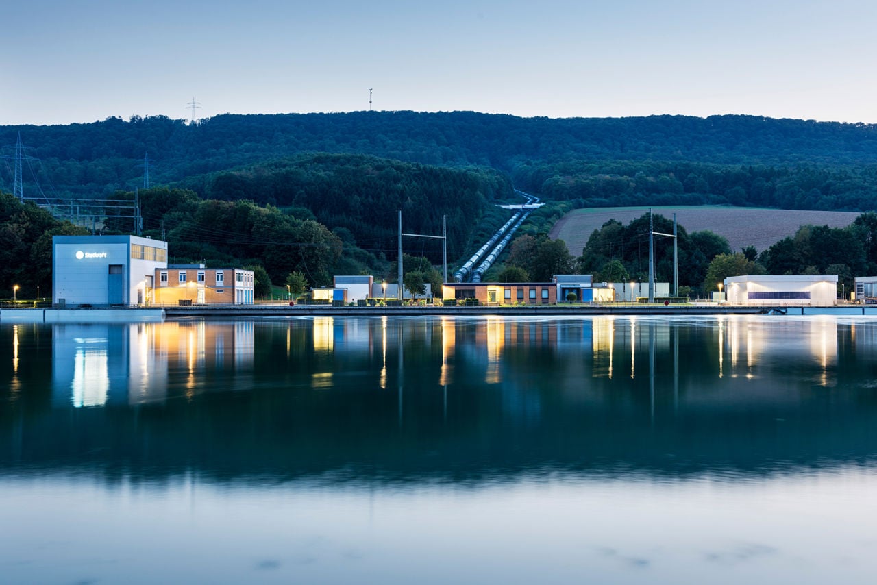 Pumpspeicherkraftwerk Erzhausen bei Nacht