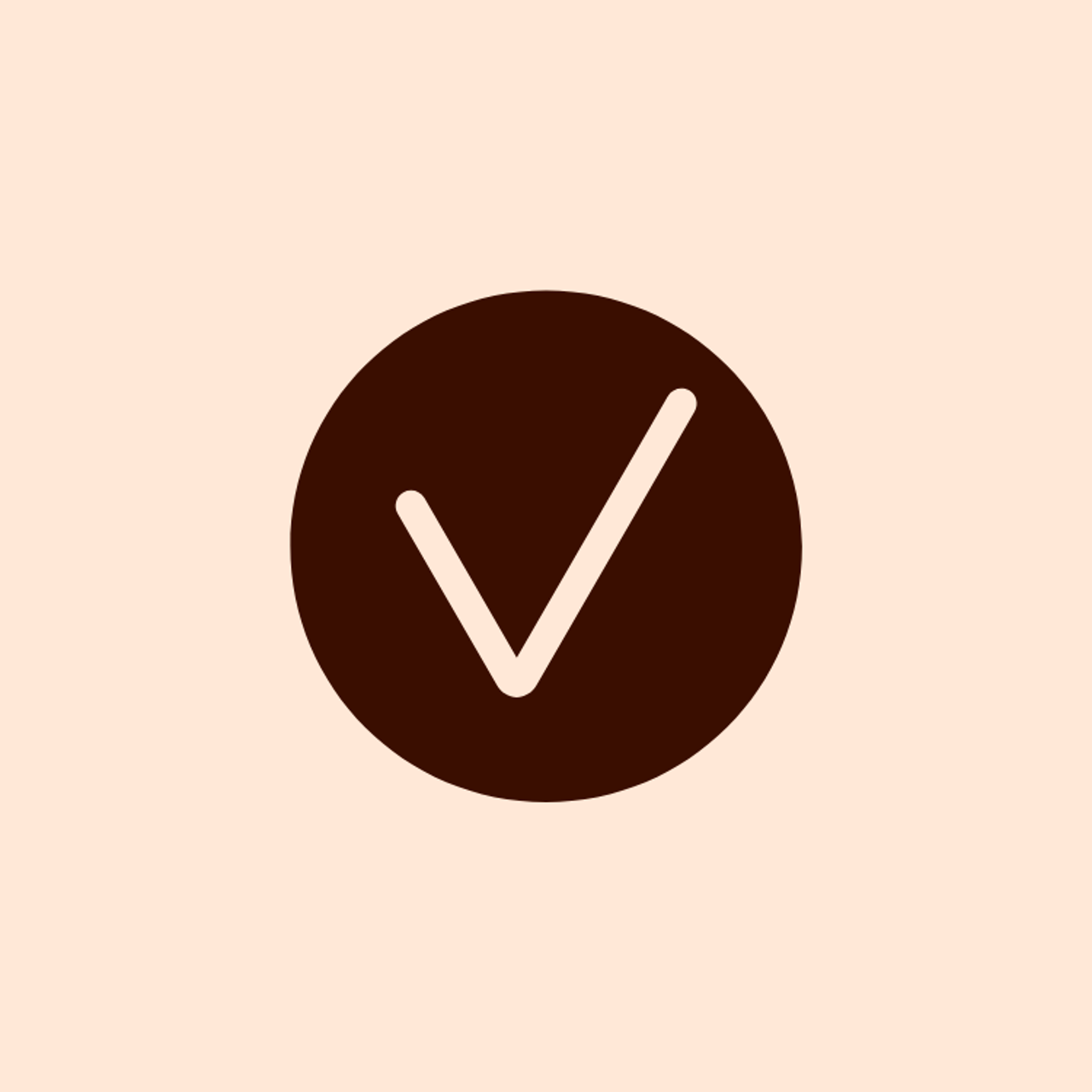 Ein Häkchen Icon auf orangem Hintergrund