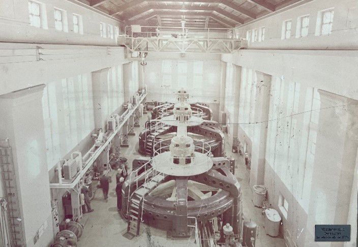 Historische Ansicht von der Maschinenhalle mit Rohr-S-Turbinen