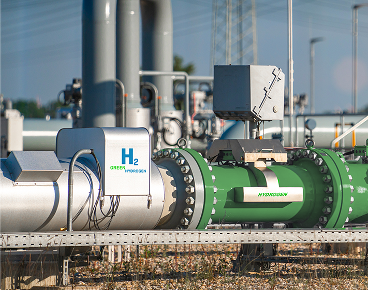 Sonnenuntergang hinter Wasserstofftank