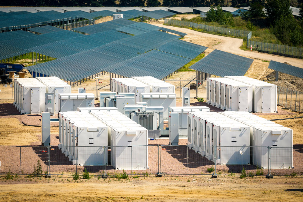 Solarpeneele und Battery Cubes