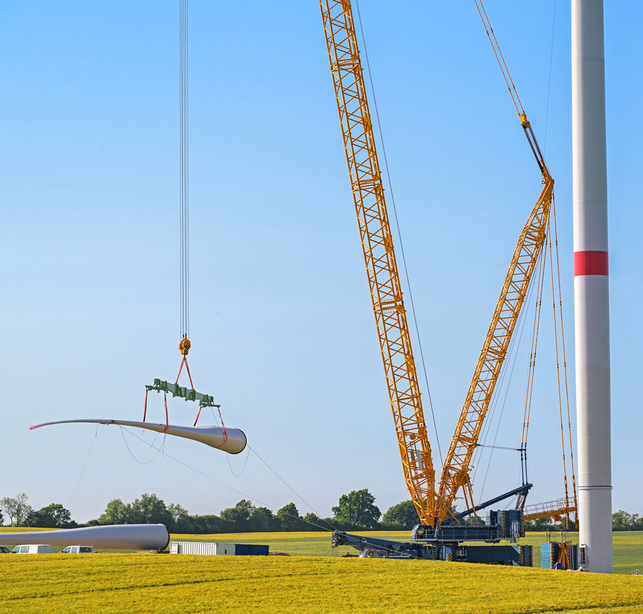 Windturbine im Aufbau