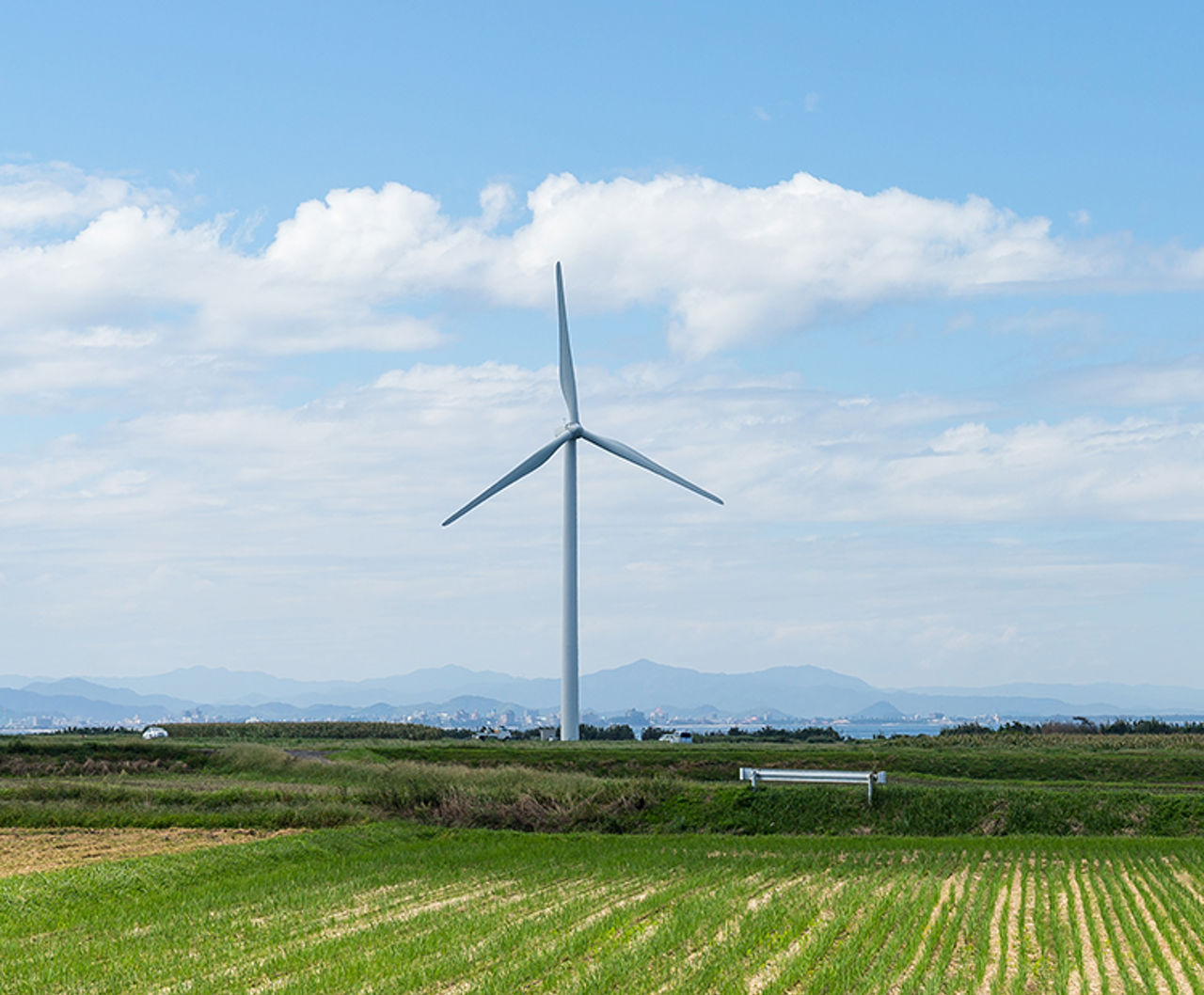 Windrad beim Feld