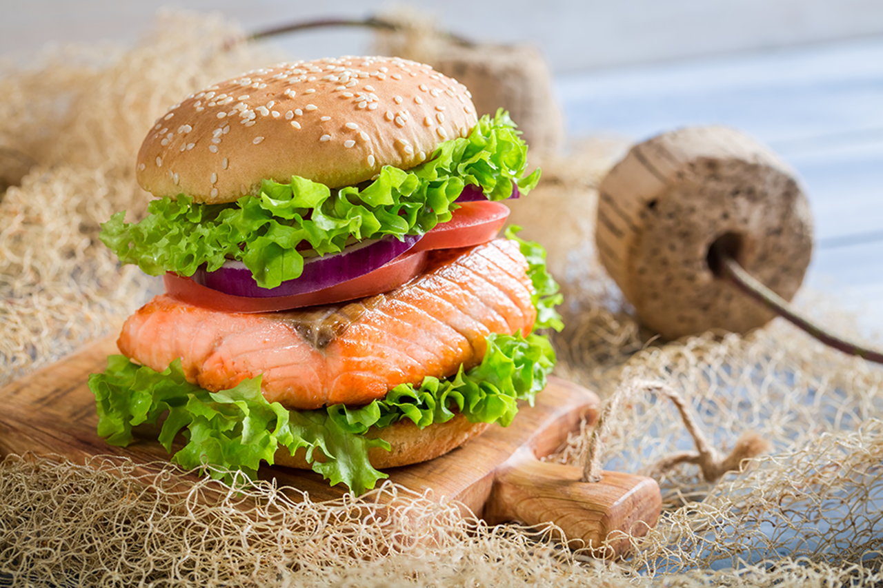 Burger mit Lachs