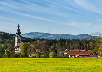 Kirche im Dorf