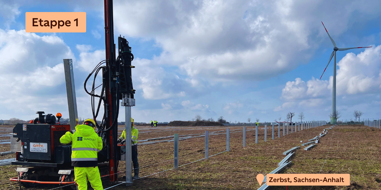 Pfähle für Solar-Module werden in den Boden gerammt